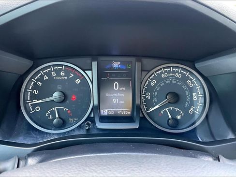 Used 2023 Toyota Tacoma TRD Off-Road w/ Technology Package AWD/4WD image 25