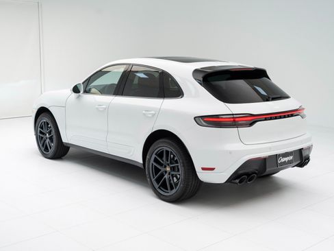 Certified 2026 Porsche Macan AWD/4WD image 3