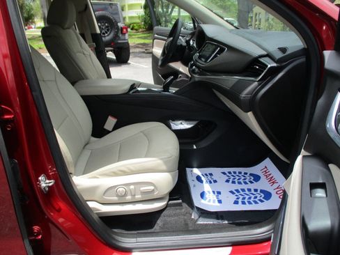 Used 2020 Buick Enclave Essence w/ LPO, Luxury Package FWD image 34