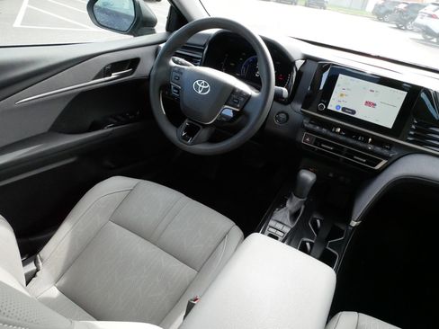 Certified 2025 Toyota Camry LE FWD image 9