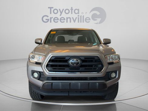 Used 2019 Toyota Tacoma SR5 AWD/4WD image 9