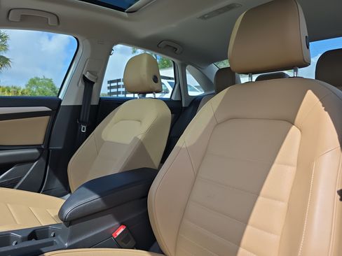 Used 2021 Volkswagen Jetta SE w/ SE Cold Weather Package FWD image 27