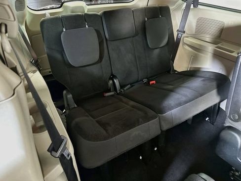 Used 2018 Dodge Grand Caravan SE FWD image 19