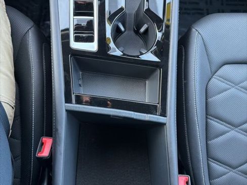 Used 2025 Volkswagen Atlas SE image 13