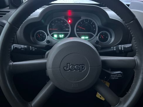 Used 2010 Jeep Wrangler Rubicon w/ PWR Convenience Group image 21