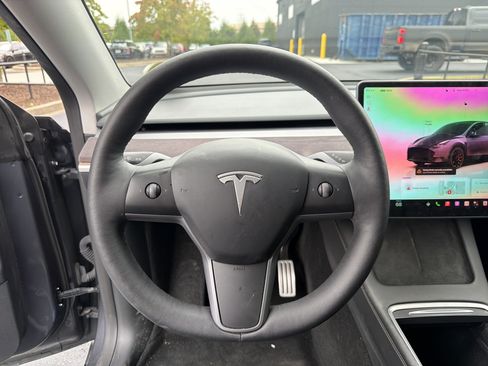 Used 2023 Tesla Model Y Long Range AWD/4WD image 17
