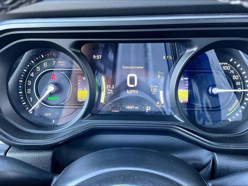 Used 2025 Jeep Wrangler Unlimited Sahara w/ Safety Group AWD/4WD image 8