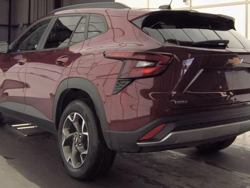 Used 2024 Chevrolet Trax LT image 4