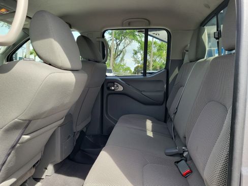 Used 2020 Nissan Frontier SV w/ Midnight Edition Floor Mats image 12