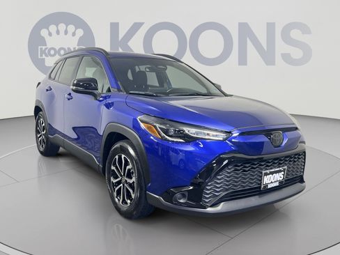 Used 2025 Toyota Corolla Cross AWD Hybrid w/ Moonroof Package image 10