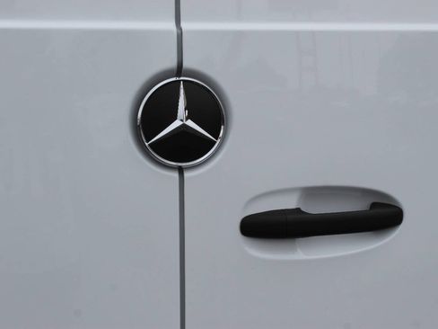 Used 2025 Mercedes-Benz Sprinter 2500 image 17