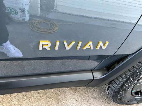 Used 2023 Rivian R1S Adventure AWD/4WD image 9