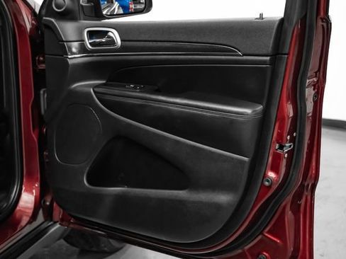 Used 2018 Jeep Grand Cherokee Limited image 38