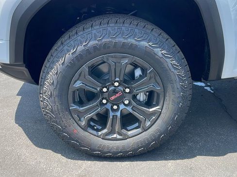 New 2025 GMC Canyon Elevation w/ Convenience Package image 9