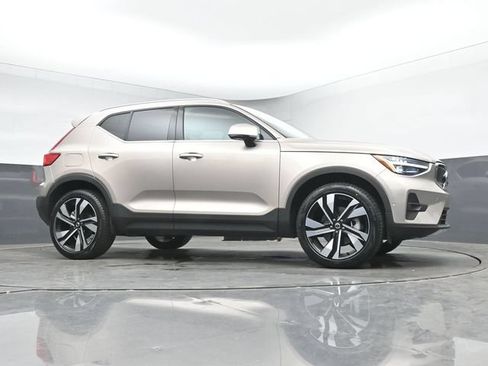 Used 2024 Volvo XC40 B5 Plus w/ Climate Package AWD/4WD image 36