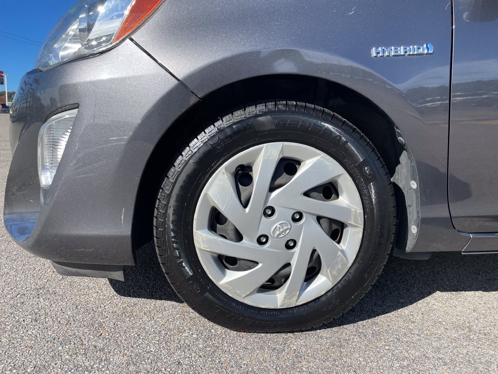 Used 2015 Toyota Prius C One FWD image 9