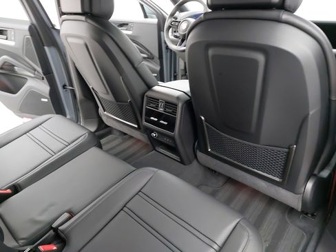 Certified 2025 Porsche Cayenne Coupe image 13