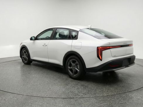 Used 2025 Kia K4 LXS image 6
