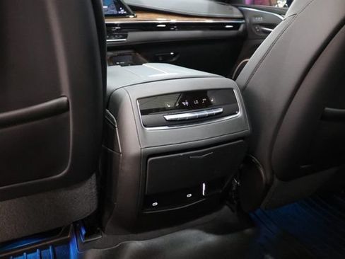 Used 2023 Cadillac Escalade Premium Luxury AWD/4WD image 33