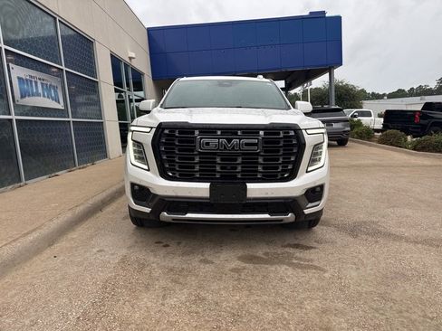 Used 2025 GMC Yukon Denali Ultimate AWD/4WD image 3