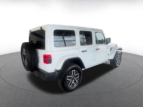 Used 2025 Jeep Wrangler Unlimited Sahara AWD/4WD image 13