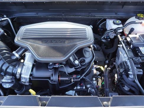 Used 2022 GMC Acadia AT4 w/ Technology Package image 36