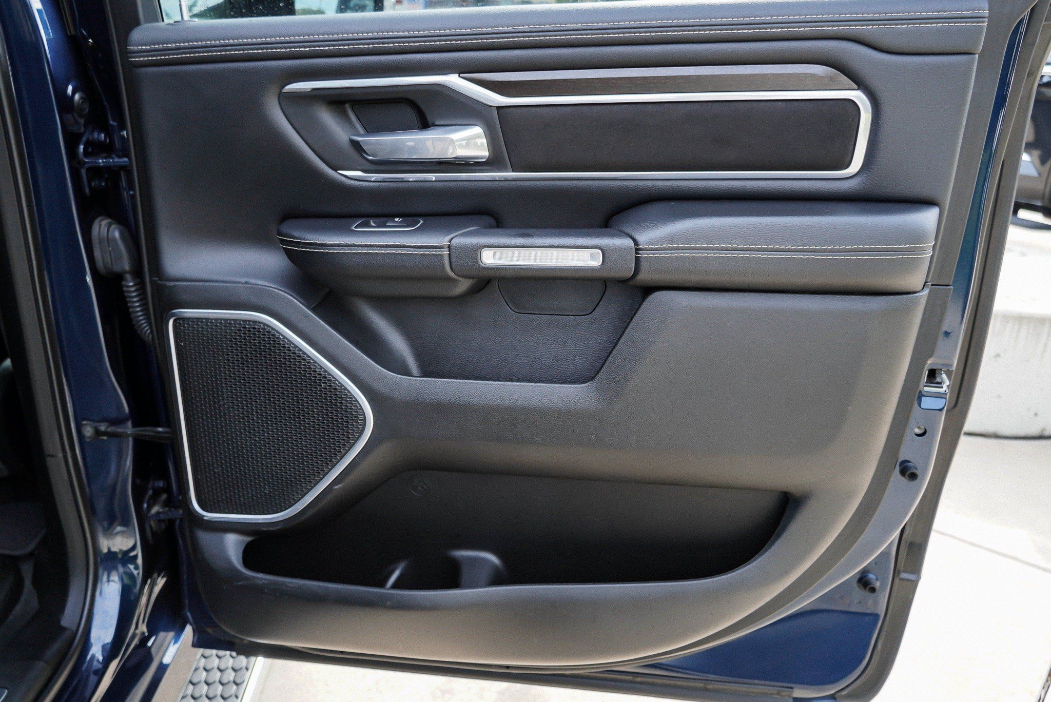Used 2022 RAM 1500 Laramie AWD/4WD image 30