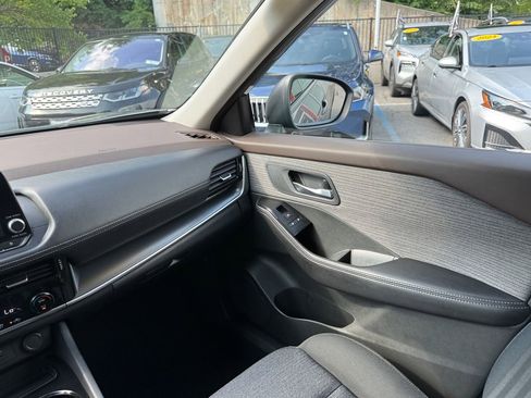 Used 2021 Nissan Rogue SV AWD/4WD image 16