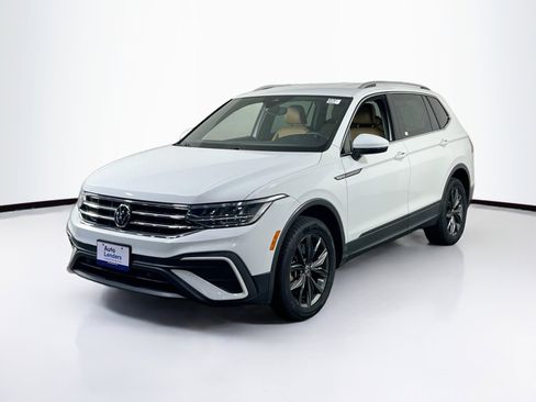 Used 2022 Volkswagen Tiguan SE image 1