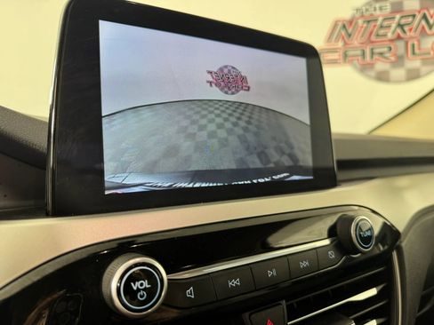Used 2020 Ford Escape SE image 17