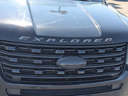 Used 2016 Ford Explorer XLT w/ Equipment Group 201A AWD/4WD image 11