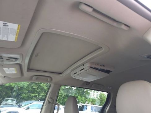 Used 2018 Toyota Sienna XLE w/ XLE Navigation Package FWD image 11