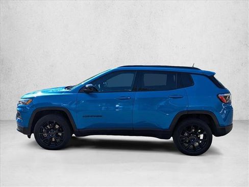 Used 2025 Jeep Compass Latitude w/ Altitude Special Edition AWD/4WD image 9