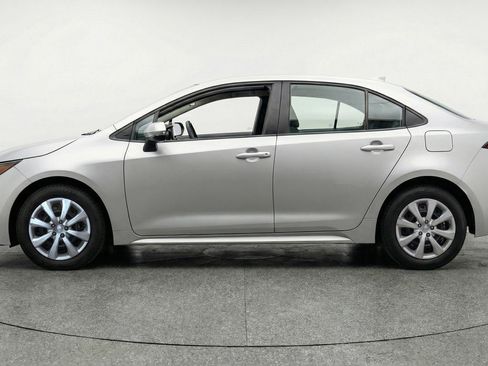 Used 2025 Toyota Corolla LE FWD image 5