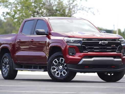Used 2024 Chevrolet Colorado Z71 w/ Z71 Convenience Package 2 AWD/4WD image 2