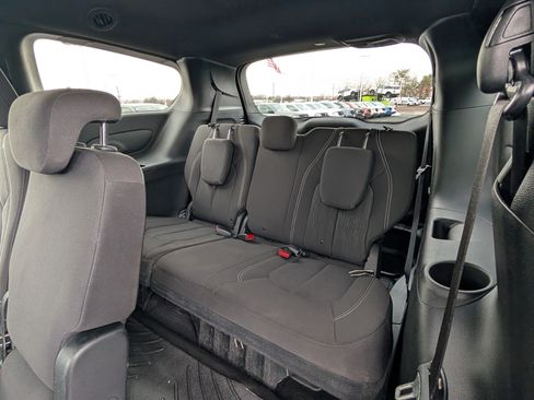 Used 2019 Chrysler Pacifica Touring Plus w/ Advanced Safetytec Group image 13