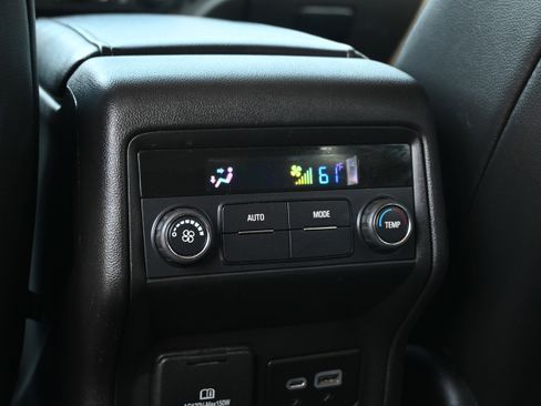 Used 2023 GMC Acadia SLT image 10