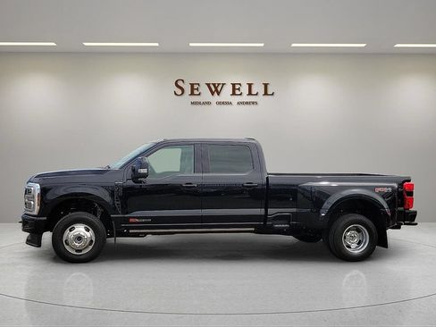 Used 2025 Ford F350 Platinum AWD/4WD image 2