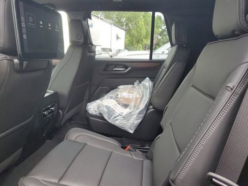 New 2026 GMC Yukon Denali w/ Denali Reserve Package AWD/4WD image 11