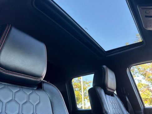 Used 2023 Nissan Frontier PRO-4X w/ Pro-4X Premium Package image 17