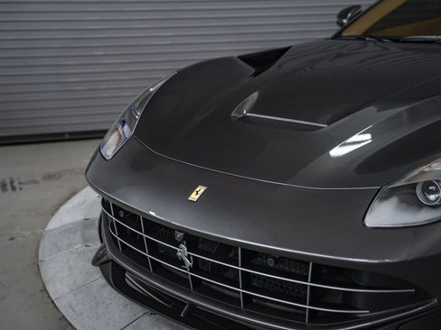 Used 2014 Ferrari F12 Berlinetta RWD image 10