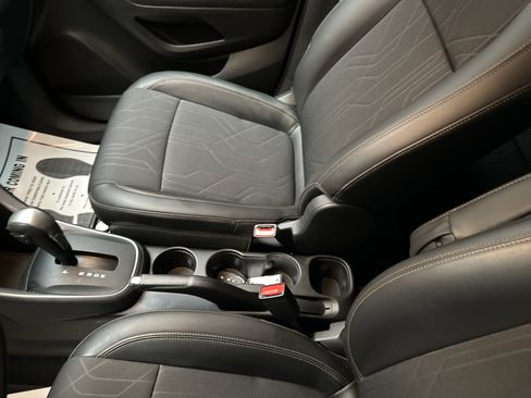 Used 2022 Chevrolet Trax LT w/ LT Convenience Package image 33