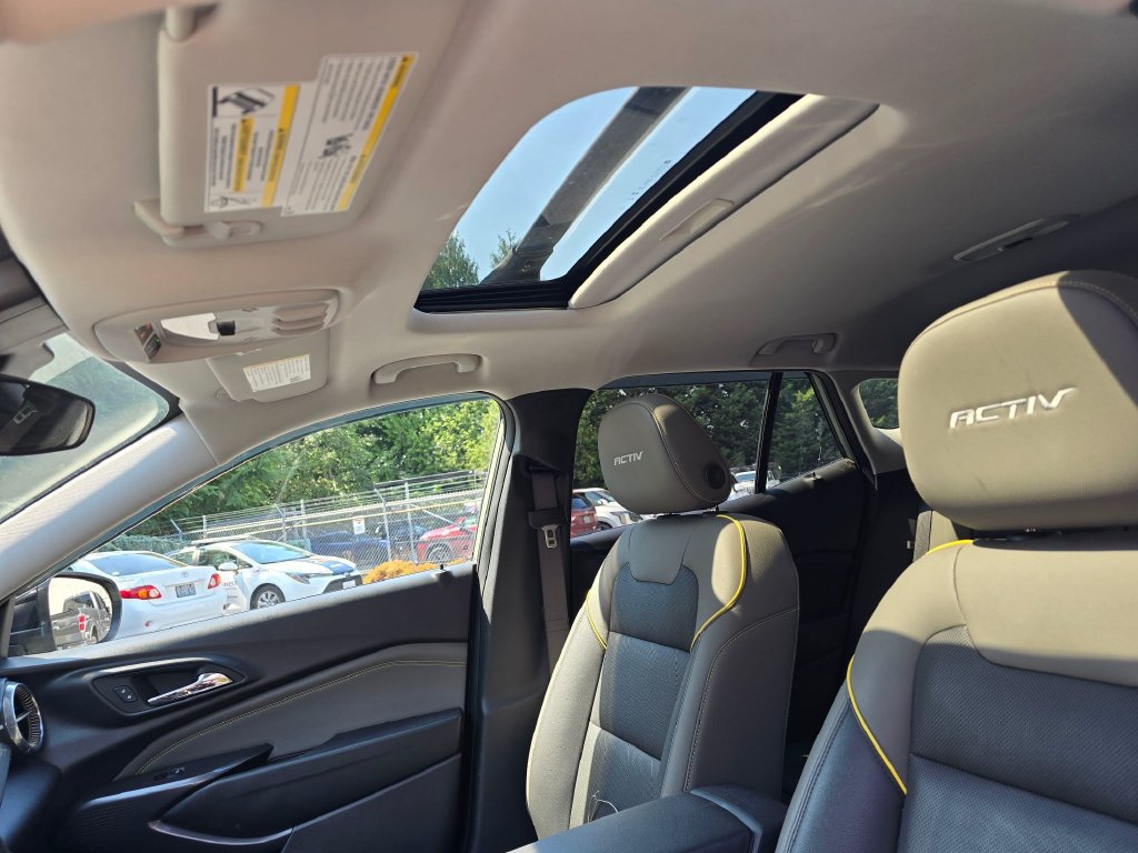 Used 2025 Chevrolet Trax ACTIV w/ Sunroof Package FWD image 13