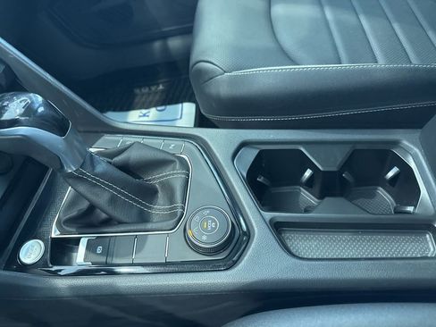 Used 2025 Volkswagen Taos SEL image 21