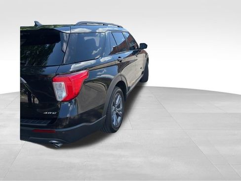 Used 2022 Ford Explorer XLT w/ Equipment Group 202A AWD/4WD image 6