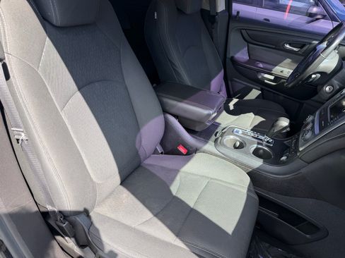 Used 2016 GMC Acadia SLE FWD image 17