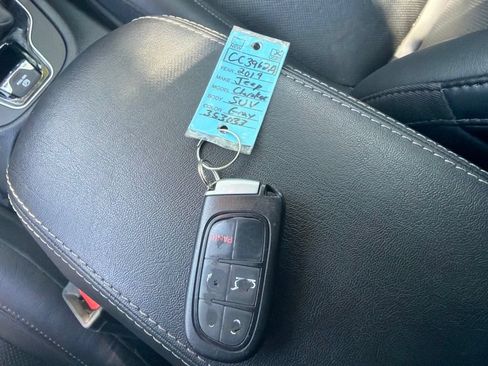 Used 2019 Jeep Cherokee Limited AWD/4WD image 29