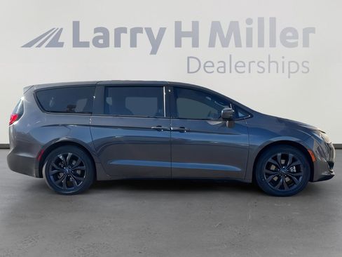 Used 2018 Chrysler Pacifica Touring Plus w/ S Appearance Package image 6