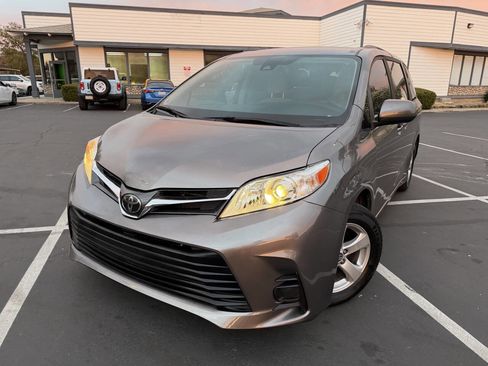 Used 2020 Toyota Sienna LE image 12