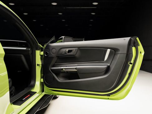 Used 2020 Ford Mustang Shelby GT500 w/ Technology Package image 62